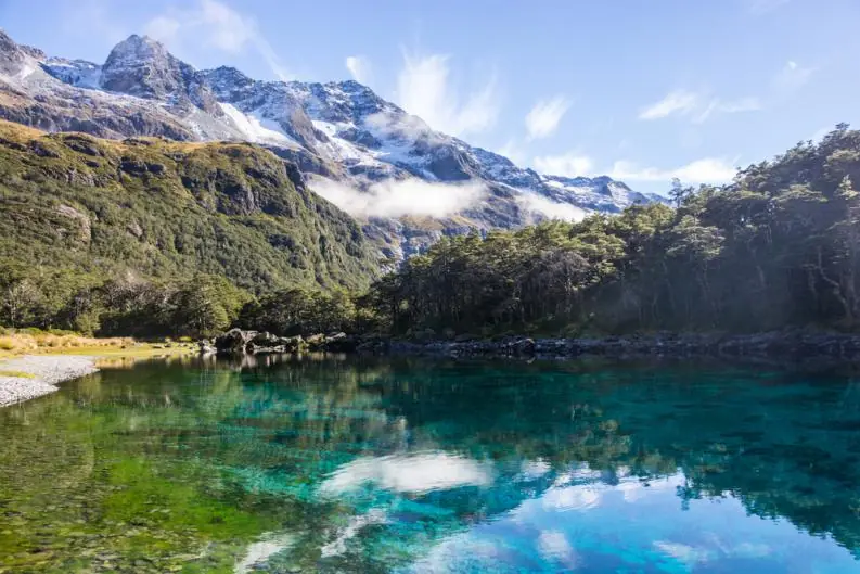 Cual es la diferencia entre lago y laguna?