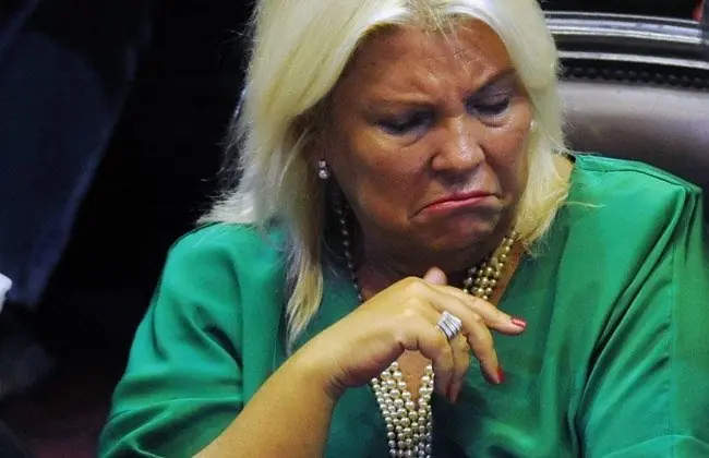 Carrio esta loca va a voltear a Macri quiere ser presidente