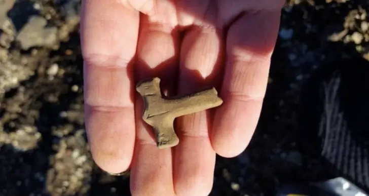 Arqueólogos desentierran antiguo martillo de Thor