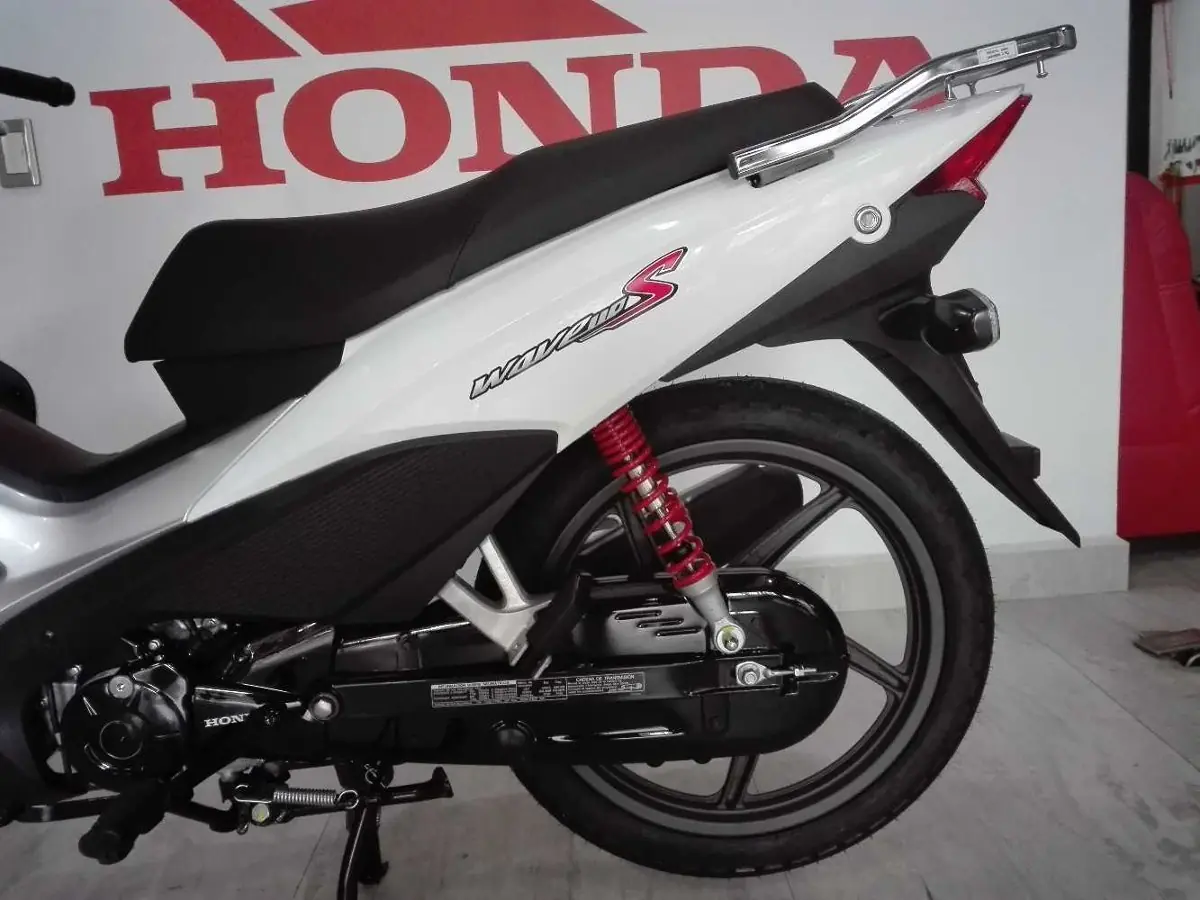 Lince de las rutas "nueva honda wave"